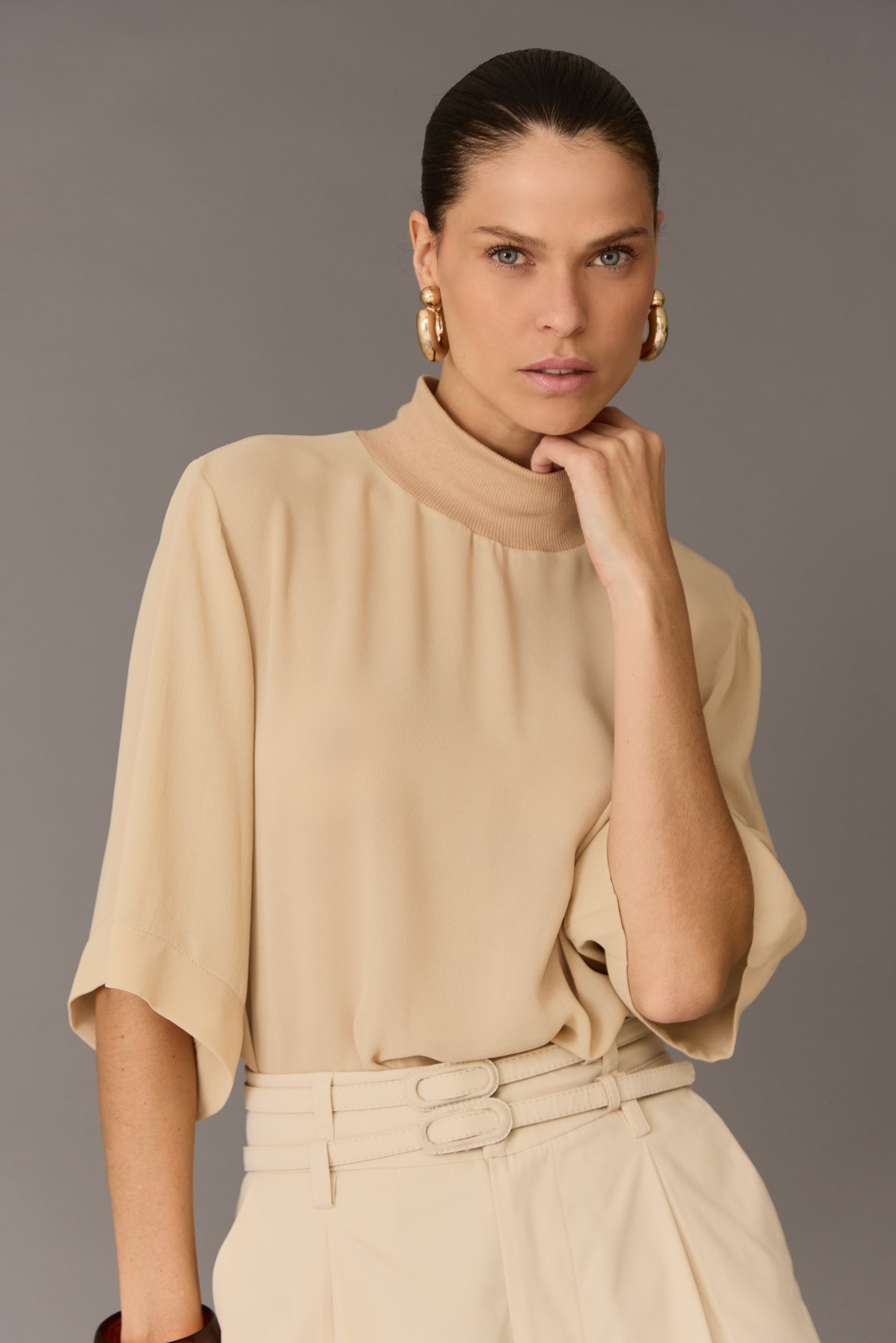 BLUSA GOLA ALTA TRANSPARÊNCIA KRONNE