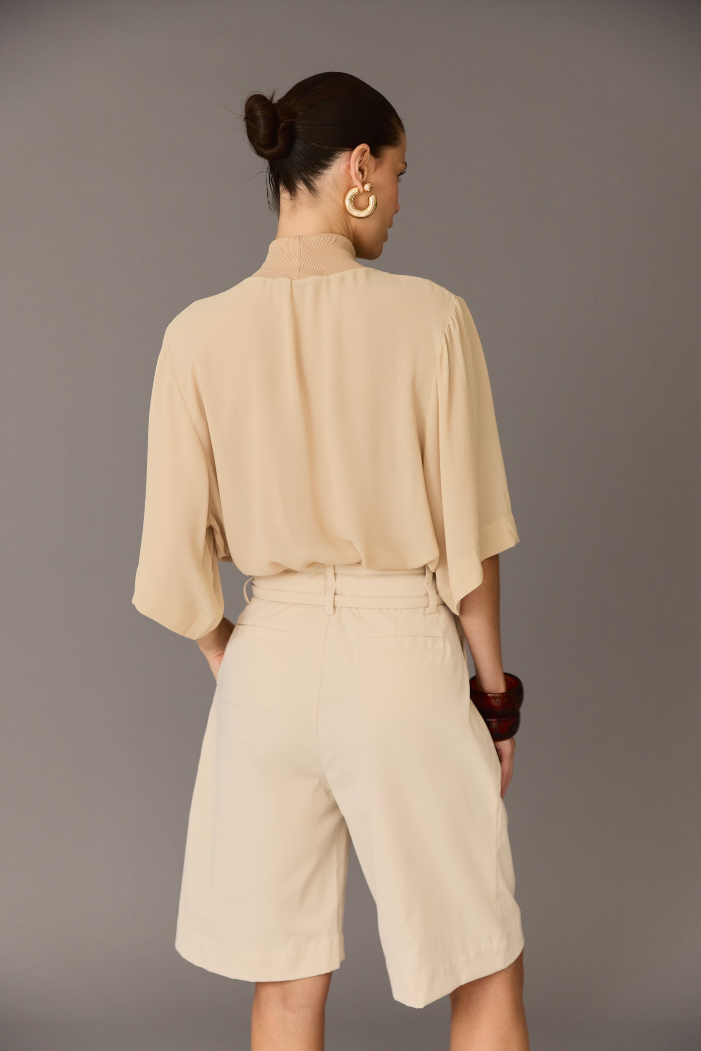 BLUSA GOLA ALTA TRANSPARÊNCIA KRONNE