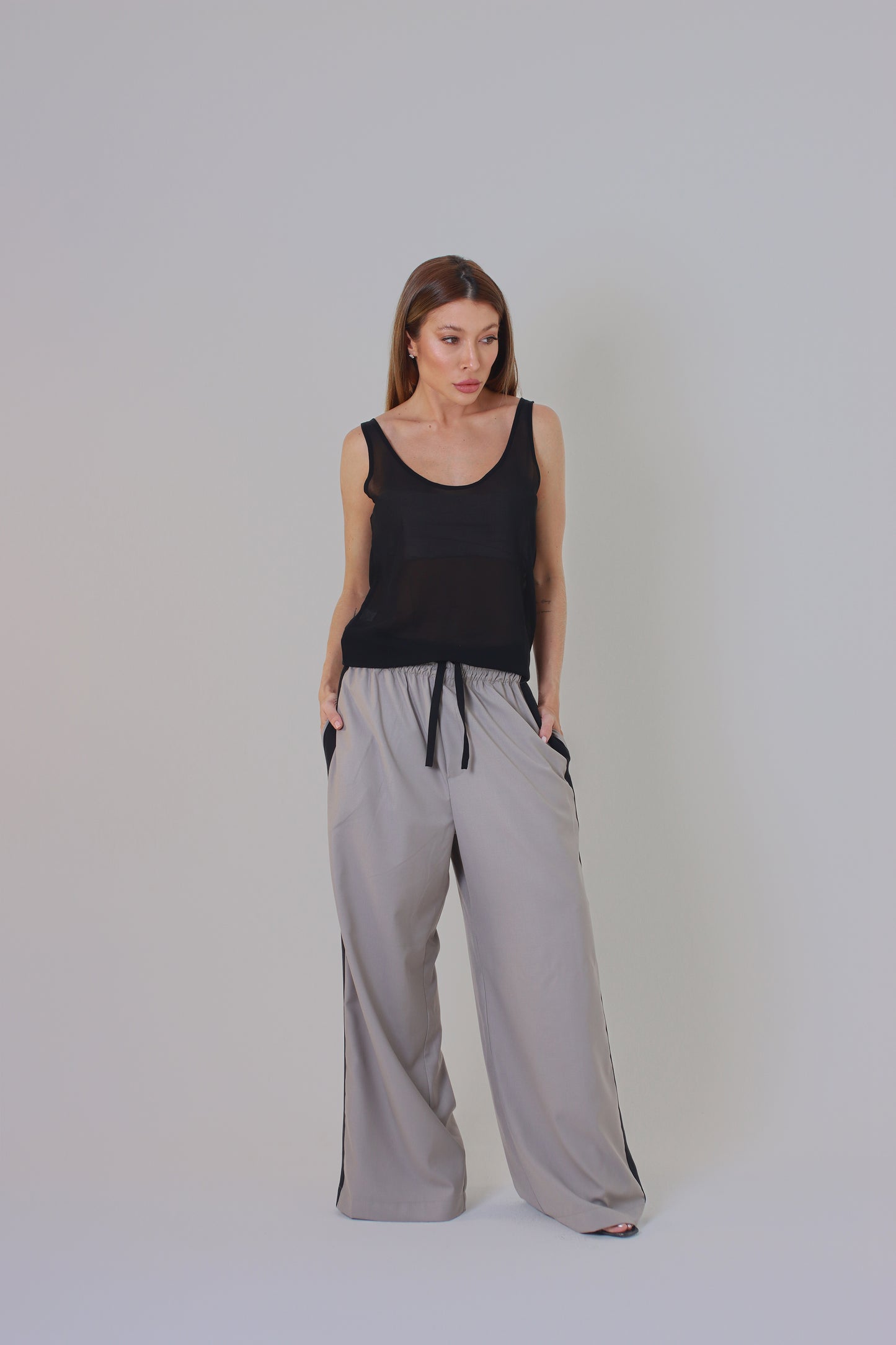 CALÇA CÓS ELASTICO COM DETALHE LISTRA KRONNE