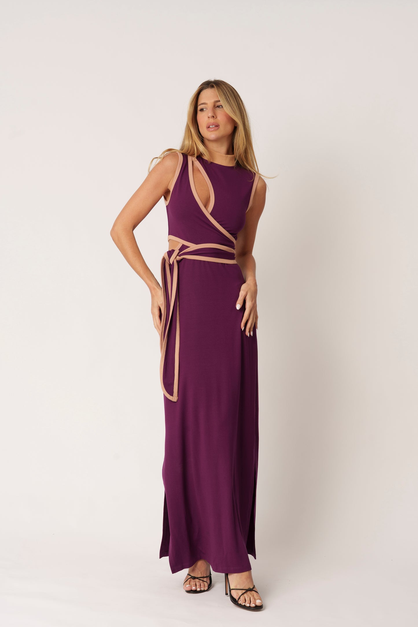 VESTIDO REGATA COM VAZADO KRONNE