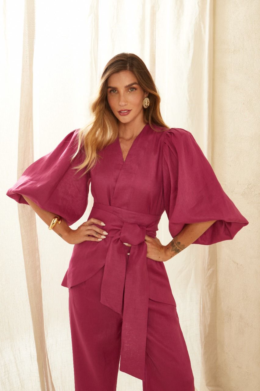 Blusa c/ Mangas Bufantes e Cinto Faixa - Kronne