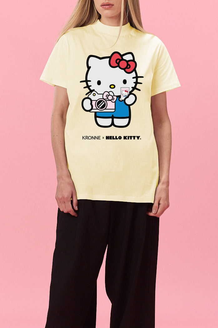 T-shirt gola alta Hello Kitty fotógrafa