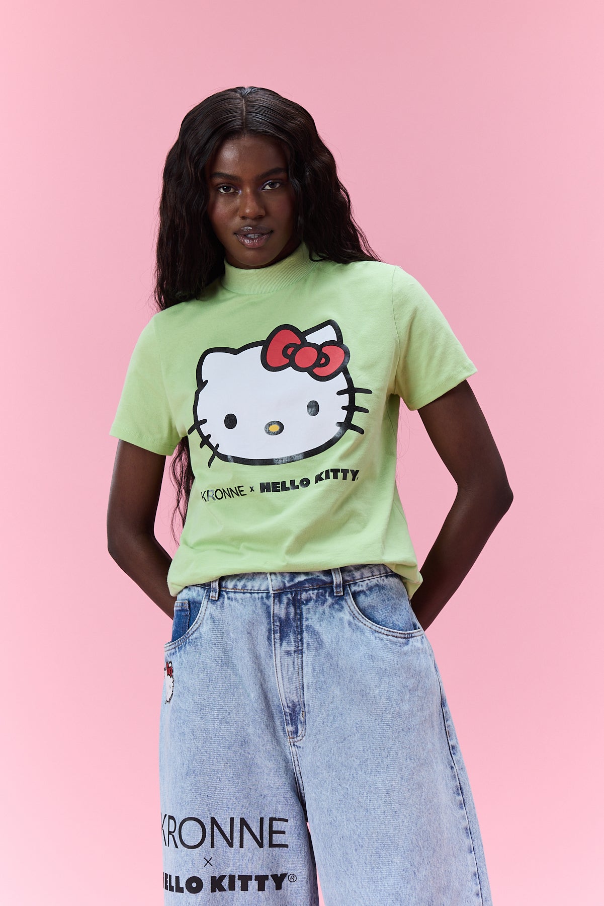 T-shirt gola alta Kronne x Hello Kitty