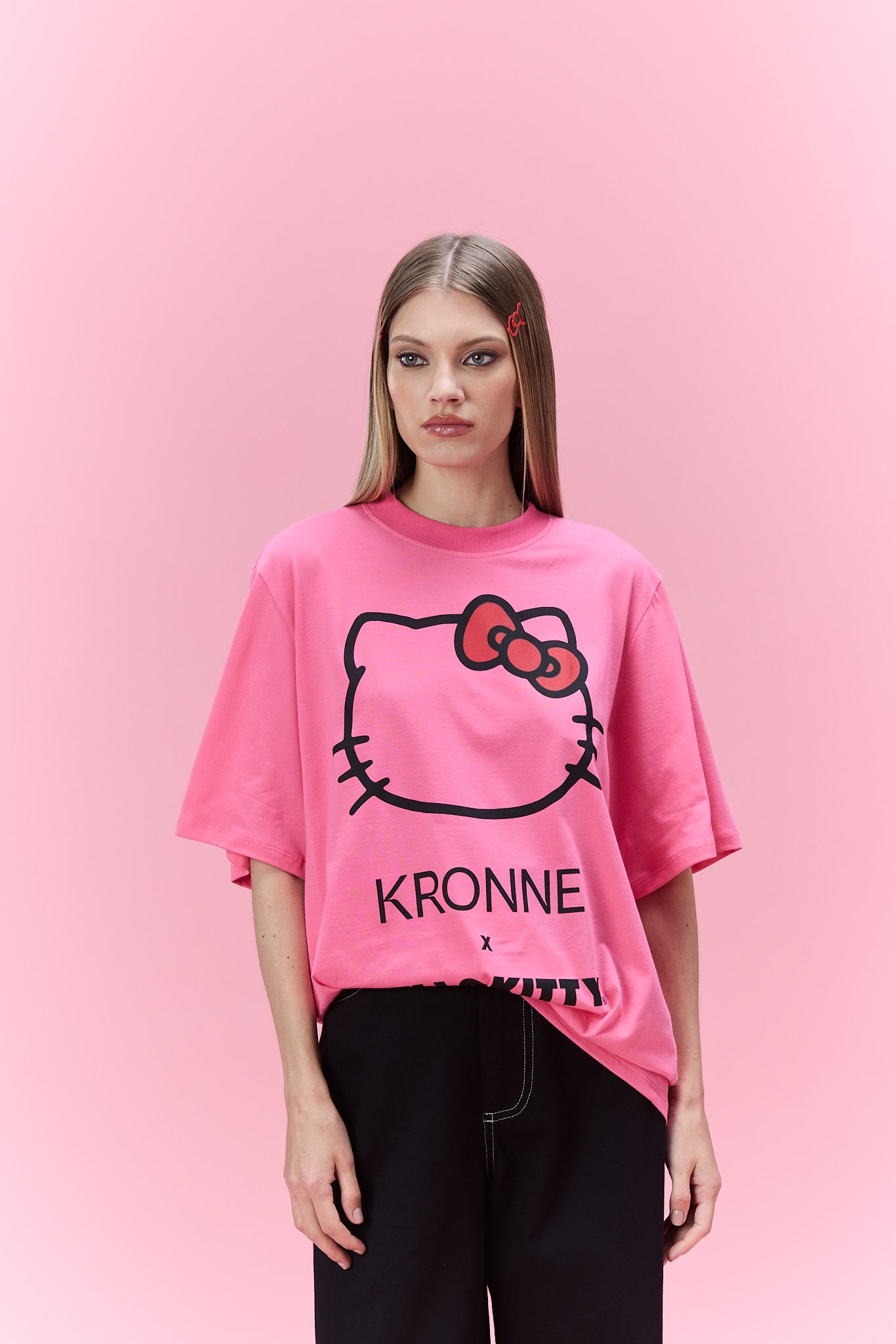 T-shirt oversized KRONNE X HELLO KITTY