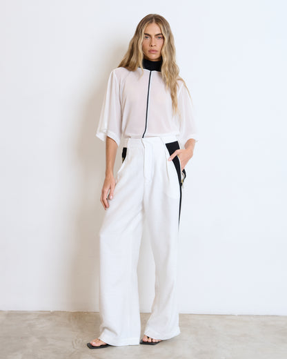 CALÇA ALFAIATARIA COM RECORTE LATERAL