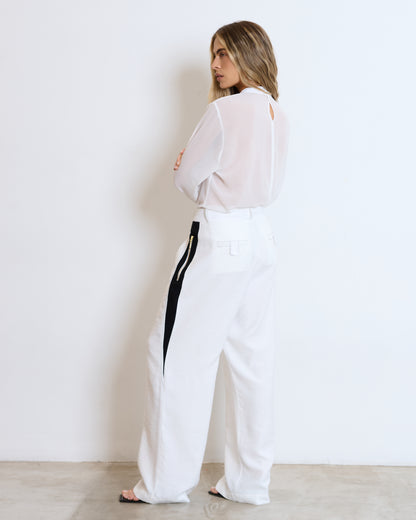 CALÇA ALFAIATARIA COM RECORTE LATERAL