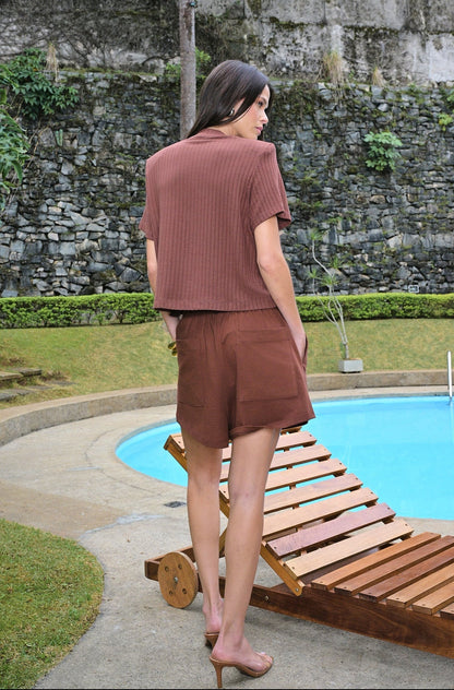 CONJUNTO BLUSA GOLA MANDARIM E SHORT BOLSO FACA