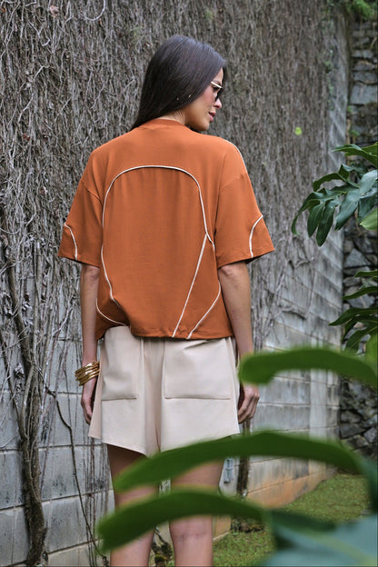 CONJUNTO BLUSA COM VIVO E SHORT BOLSO FACA