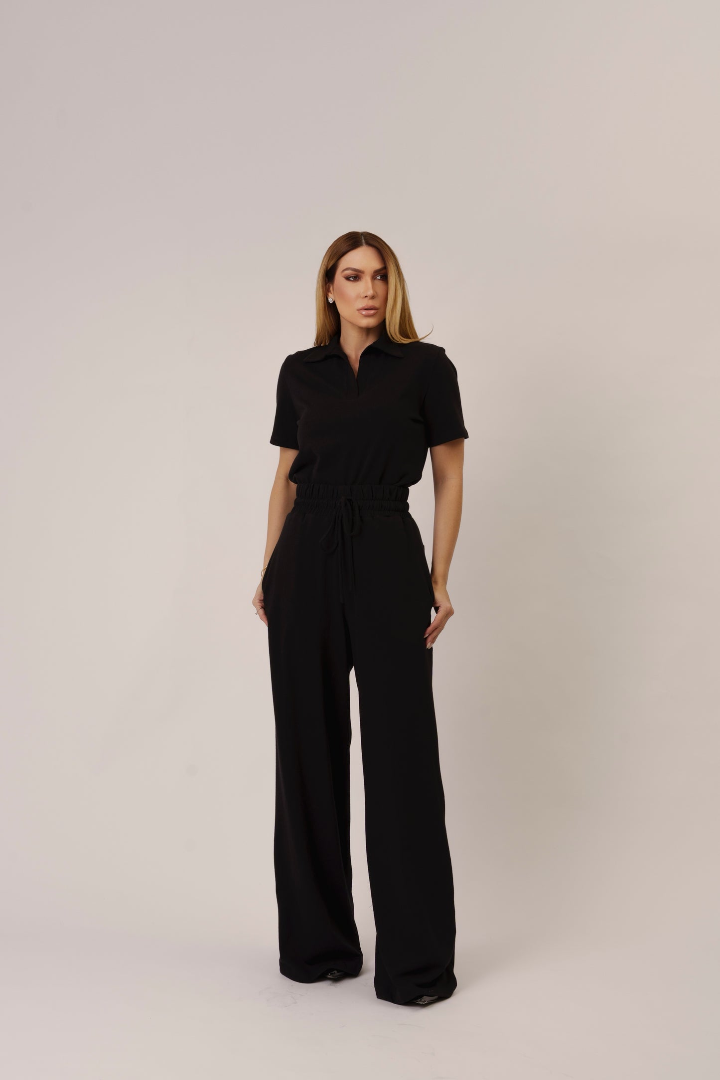 CONJUNTO BLUSA GOLA V COM CALÇA KRONNE