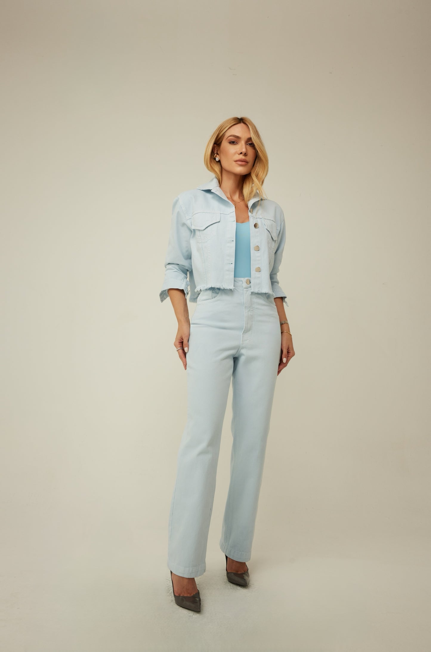 CALÇA RETA COM ETIQUETA KRONNE