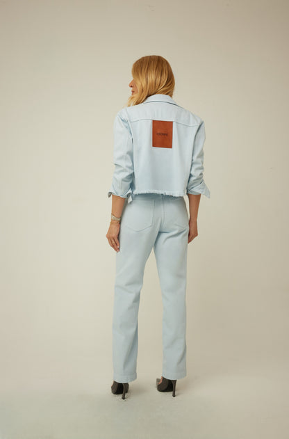 JAQUETA CURTA COM ETIQUETA KRONNE