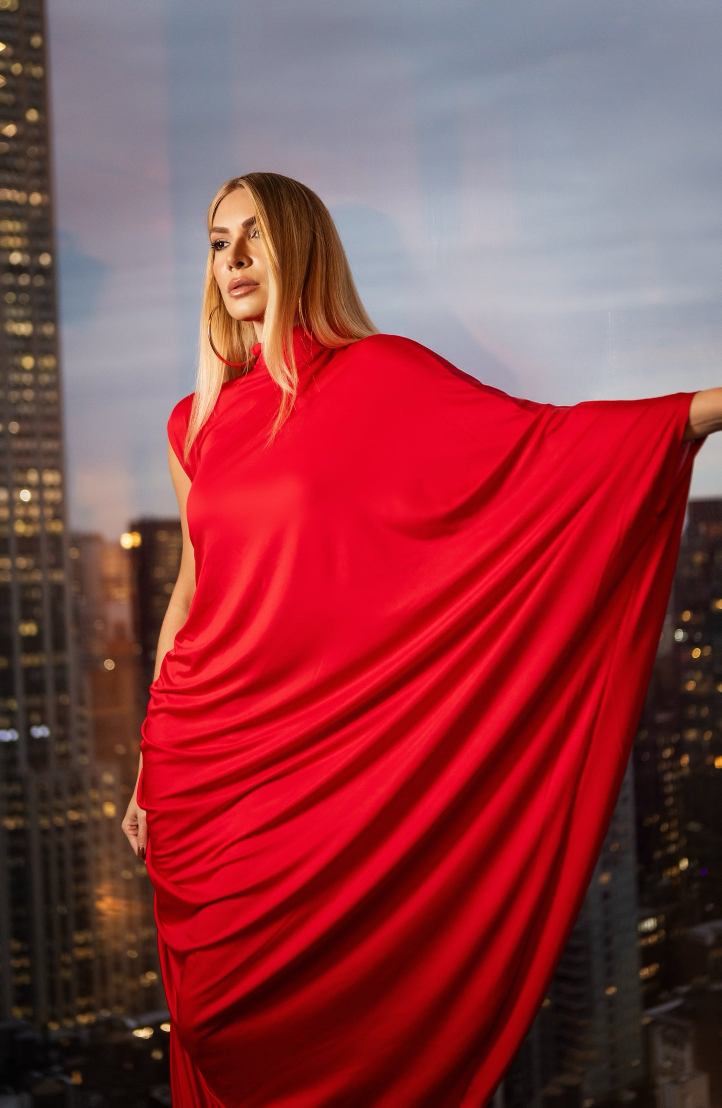 VESTIDO ASSIMÉTRICO DRAPEADO KRONNE