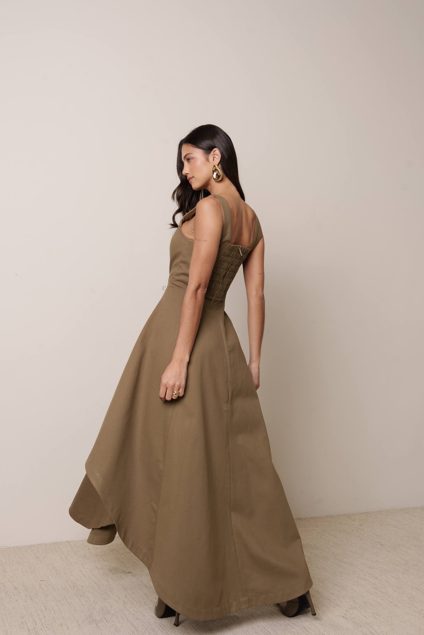 VESTIDO LONGO COM NESGAS