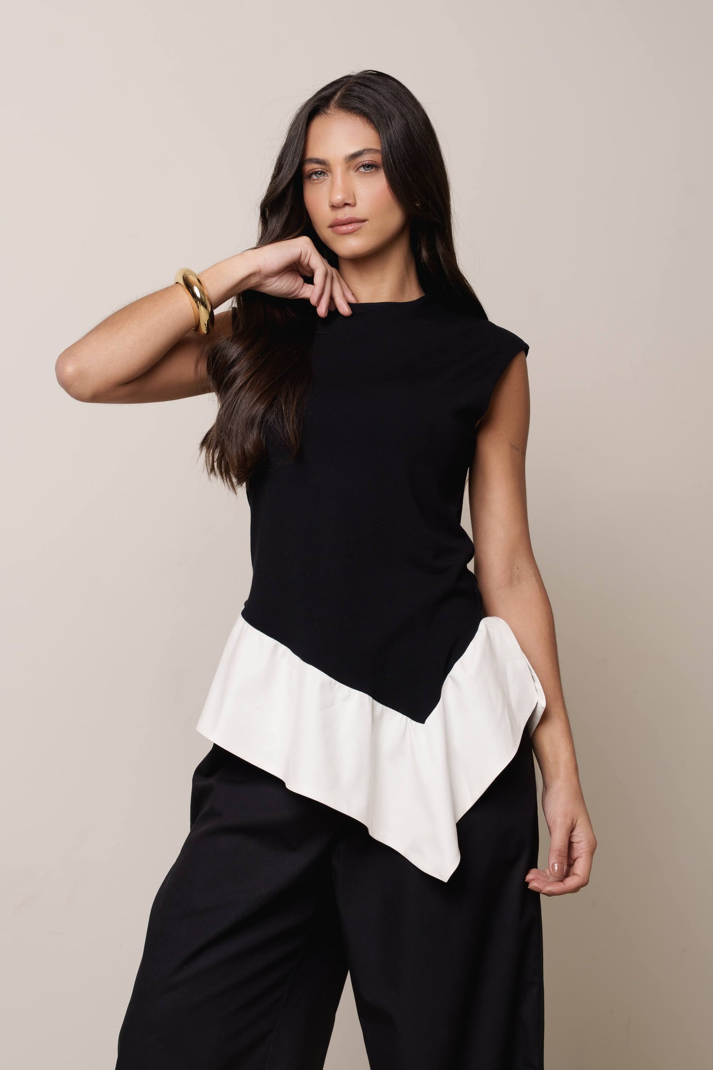 BLUSA ASSIMÉTRICA COM PEPLUM