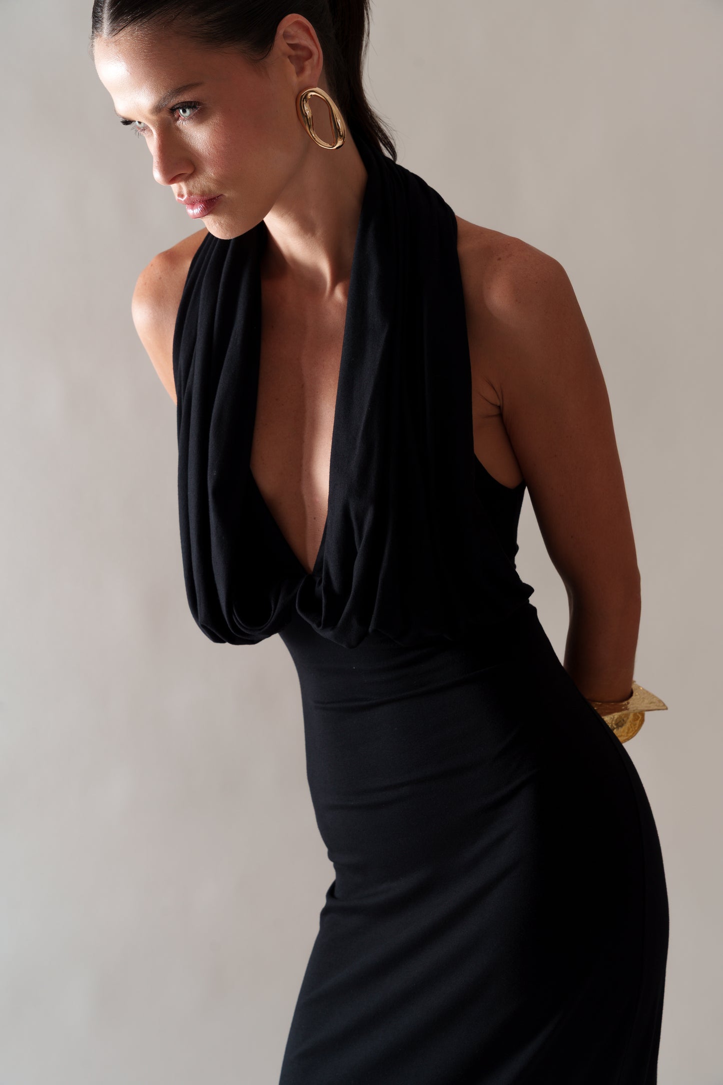 VESTIDO DECOTE PROFUNDO KRONNE