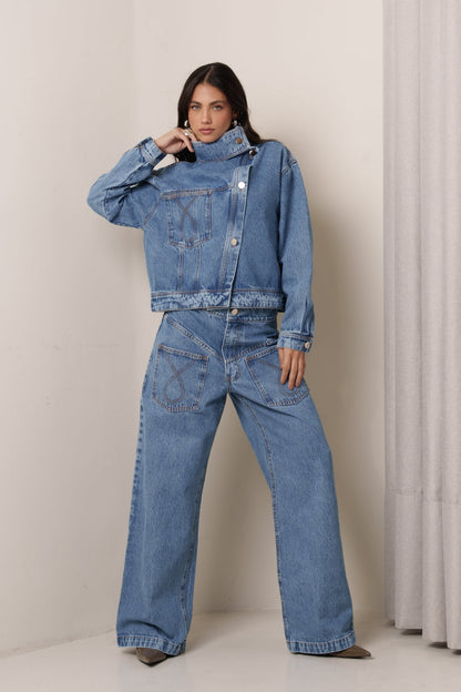 JAQUETA OVERSIZED COM GOLA ALTA