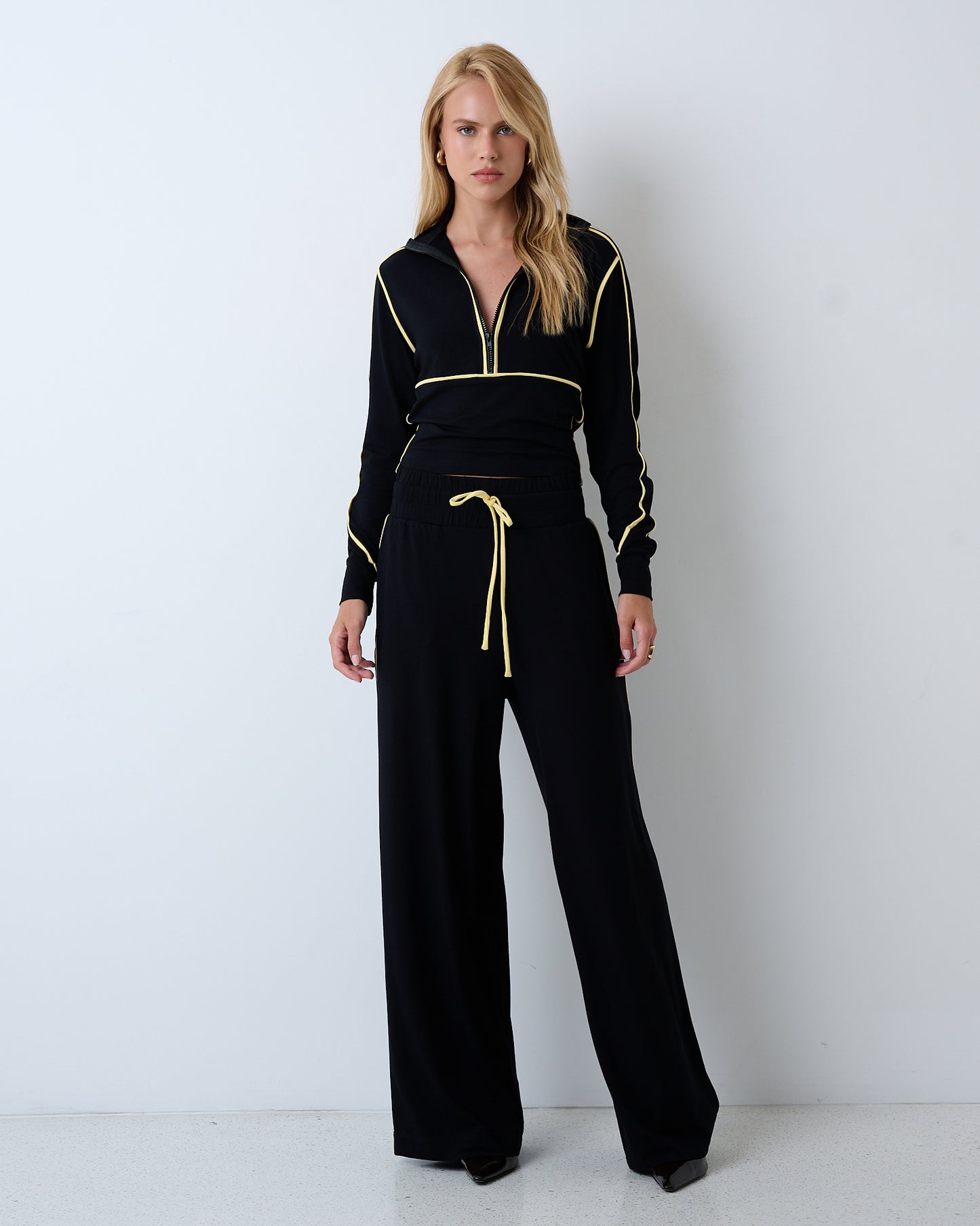 CONJUNTO BLUSA GOLA V E CALÇA KRONNE