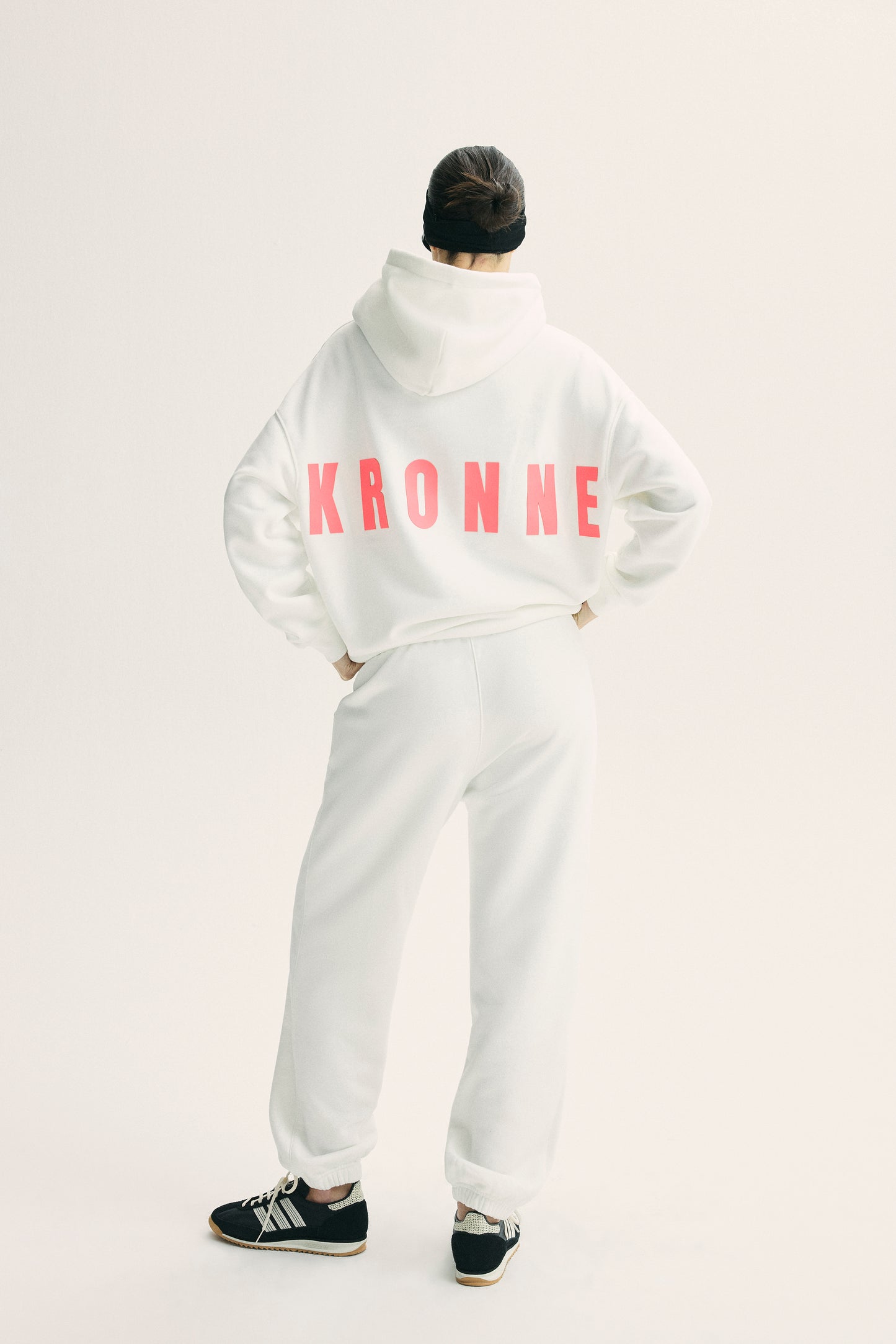 MOLETOM COM CAPUZ KRONNE