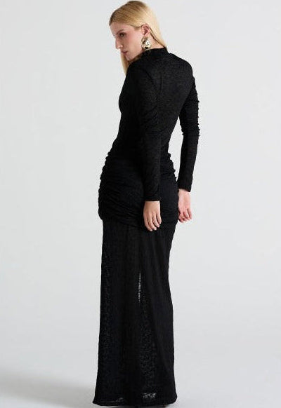 VESTIDO GOLA ALTA EM RENDA