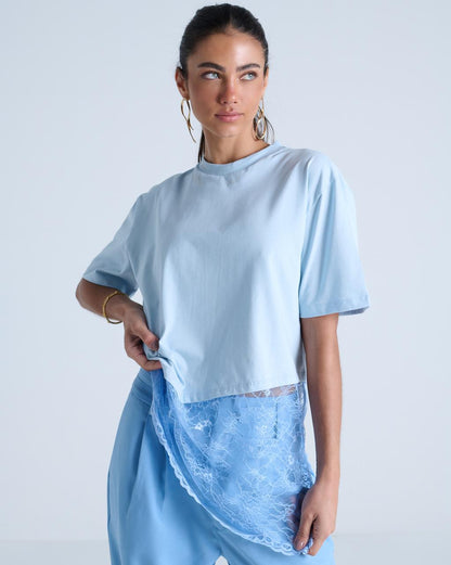 T-SHIRT ASSIMÉTRICA COM RENDA