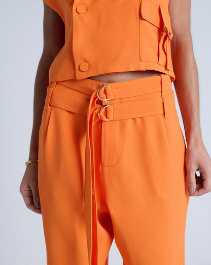 CONJUNTO COLETE E CALÇA CARGO COM PASSANTES E CINTO