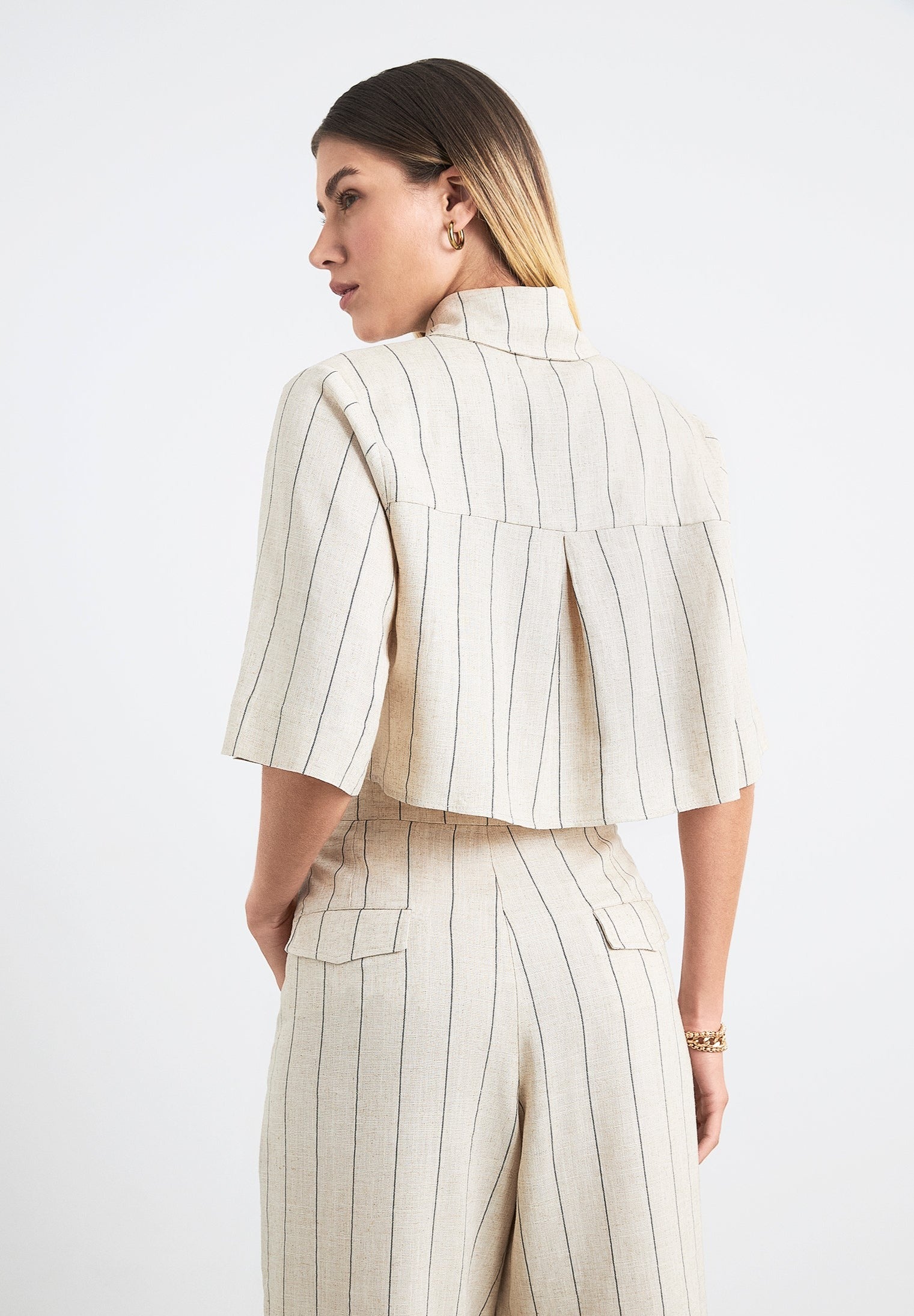 Camisa Cropped com Lapela - Kronne 