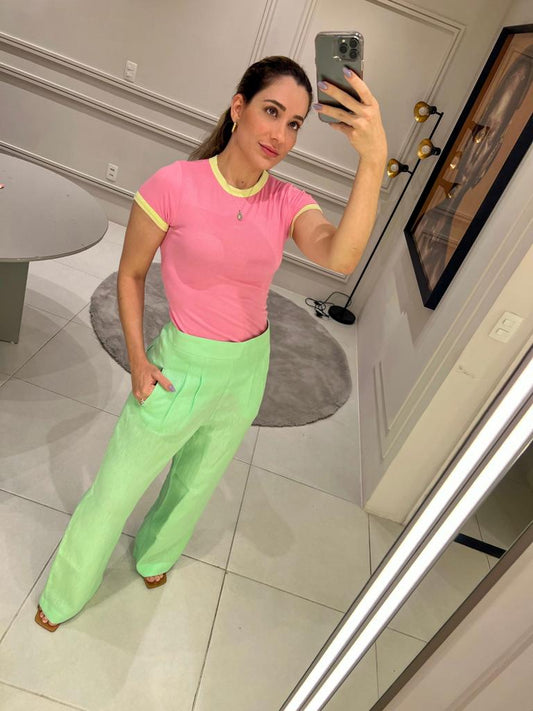 Calça c/ pregas e bolso verdugo